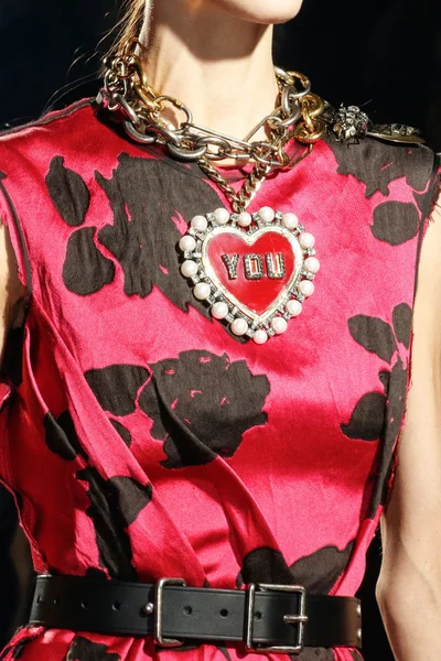 Look 12